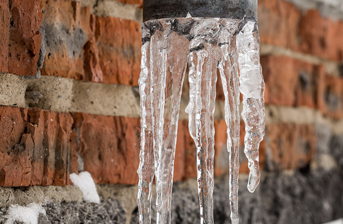 Thawing & Repairing Frozen Faucets in the Winter